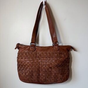 Vilenca Holland Bethany woven genuine leather shoulder bag zipper closure